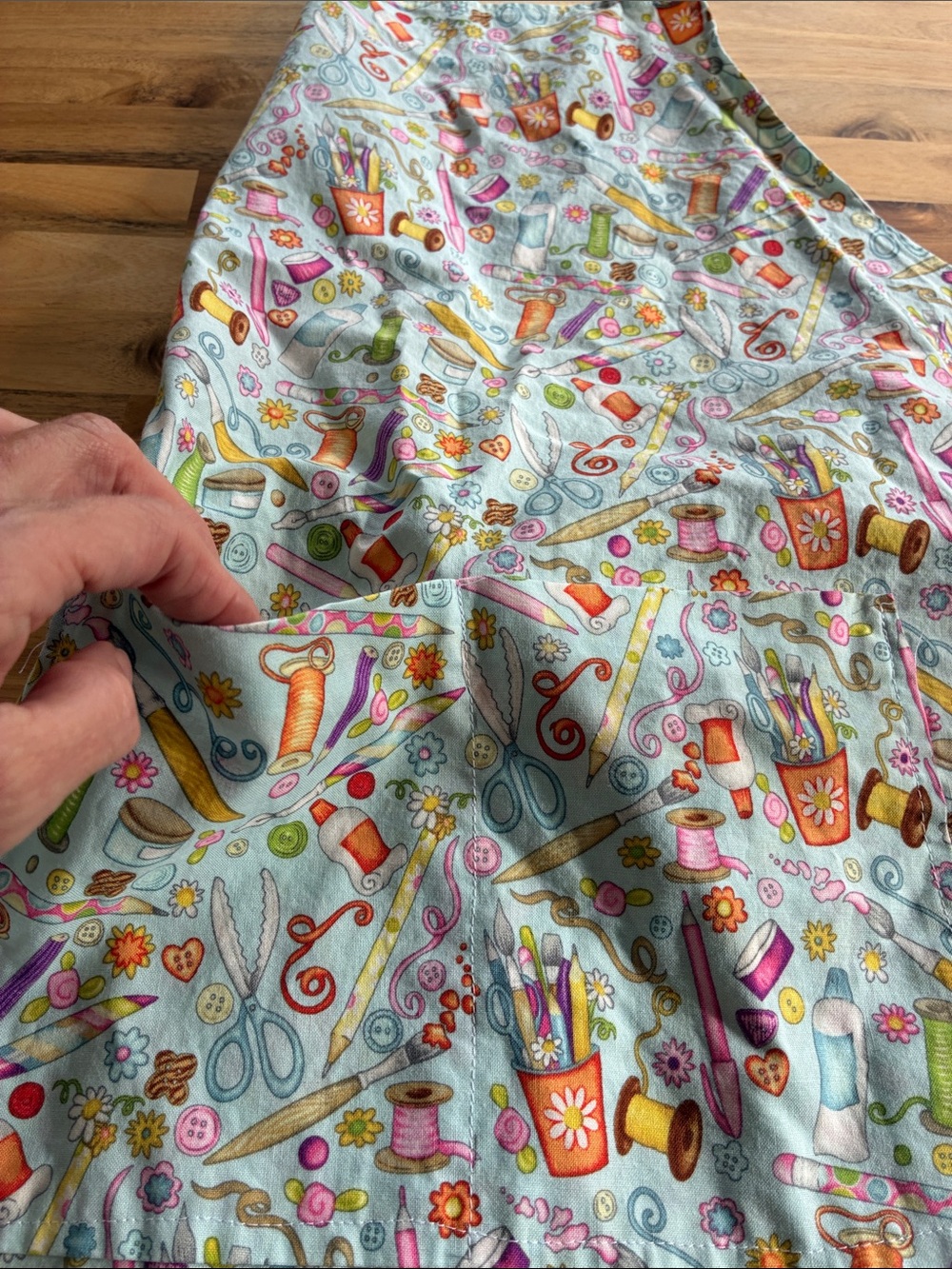Handmade BTS Art Notions Print Apron with Pocket & Satin Trim Retro Feel Teacher - Picture 4 of 6